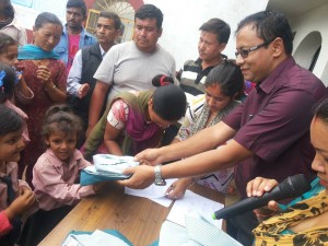 Distribution de matériel scolaire - Bhaktapur
